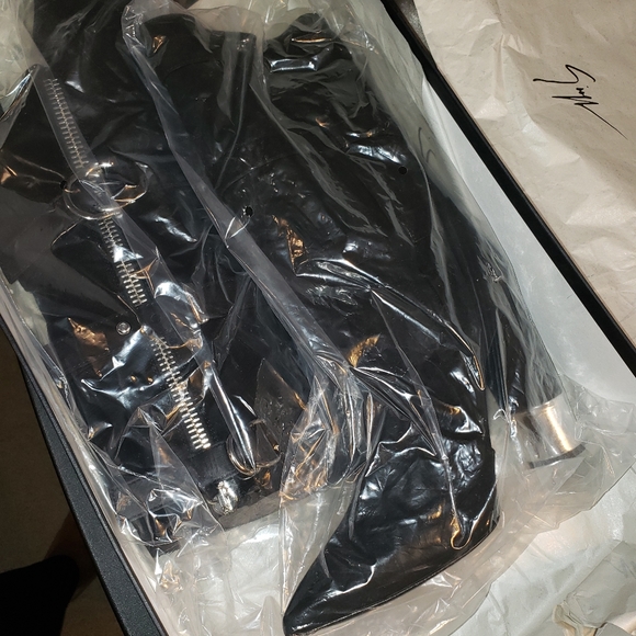 Giuseppe black boots size 41..US 10 - Picture 4 of 14